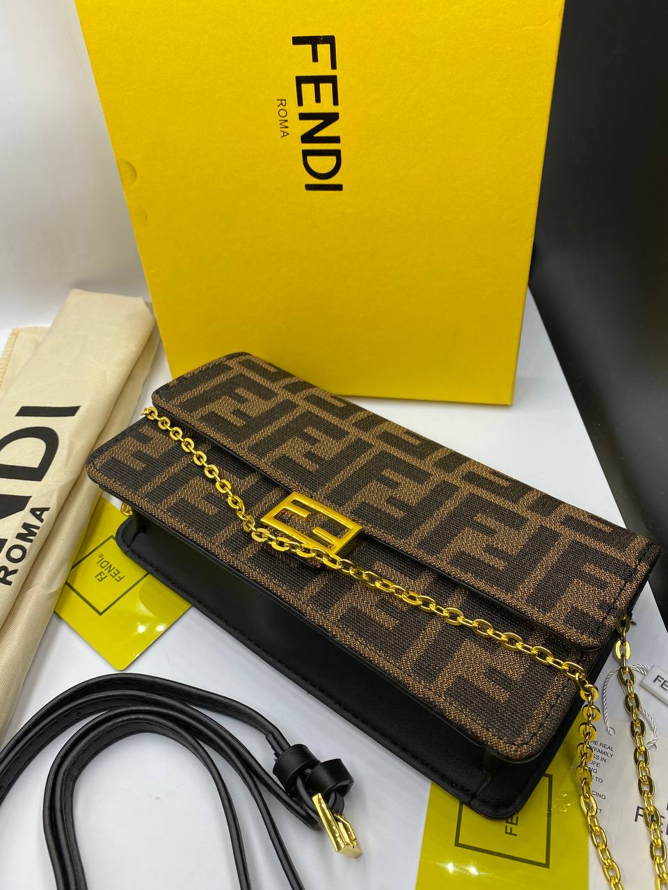 Fendi
Sac à main en toile Baguette